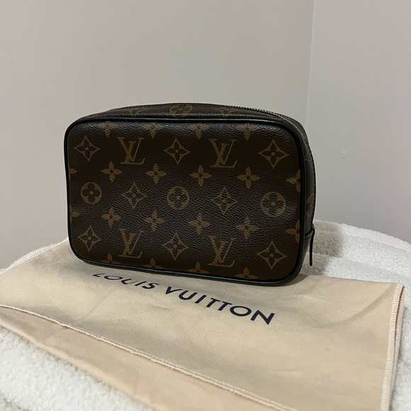 ❣️SOLD❣️Louis Vuitton Monogram Toiletry Case - Picture 1 of 11